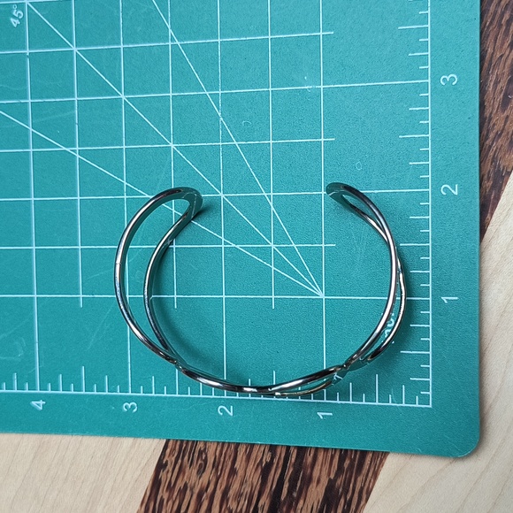 Open Cuff Bracelet Heart Silver Tone Metal Thin Small - Picture 9 of 12